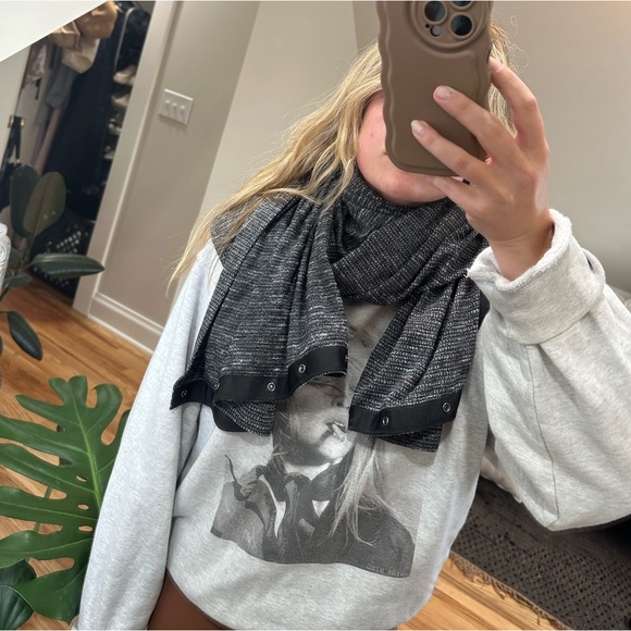Lululemon Vinyasa Scarf - Picture 6 of 11